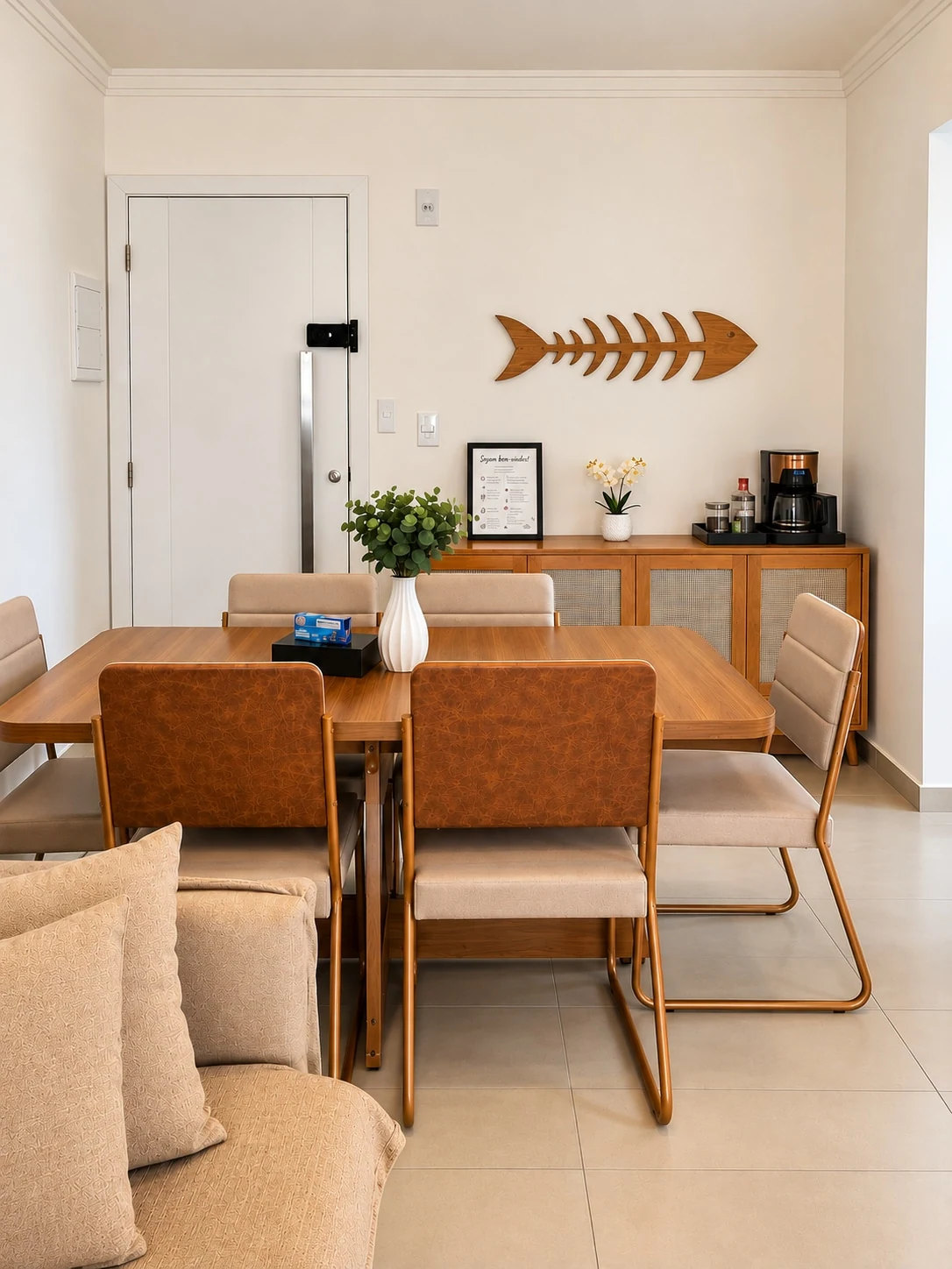 Living and dining room, beachfront apartment in Praia Grande