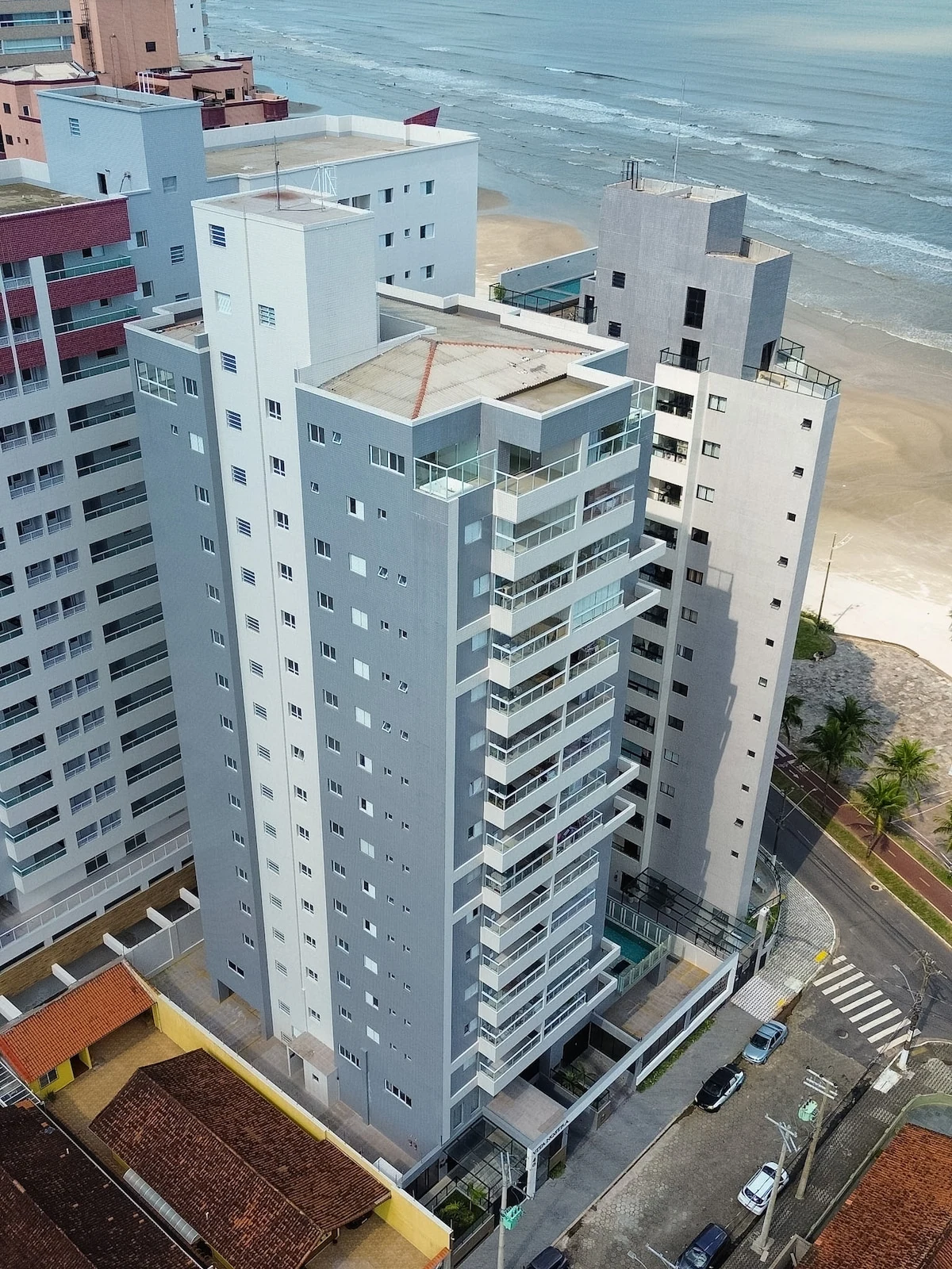 The building seen from above, beachfront apartment in Praia Grande