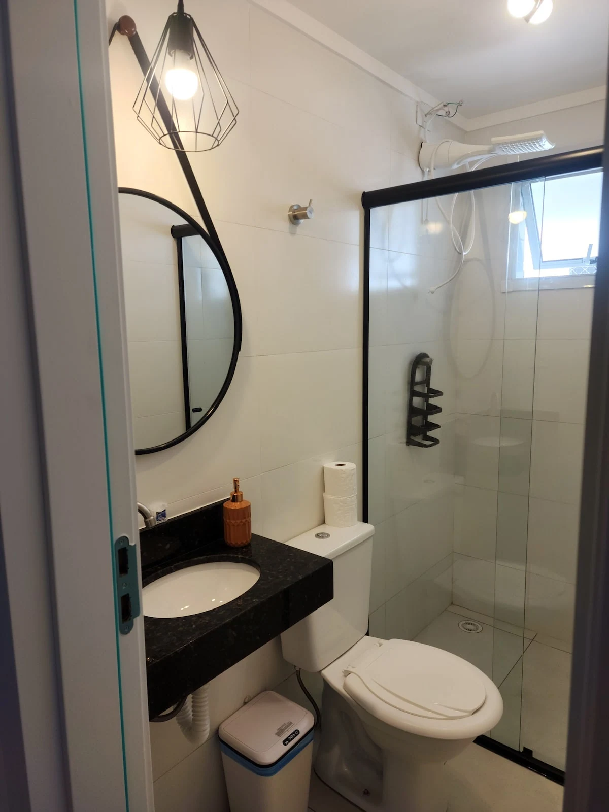 Bathroom, beachfront apartment in Praia Grande