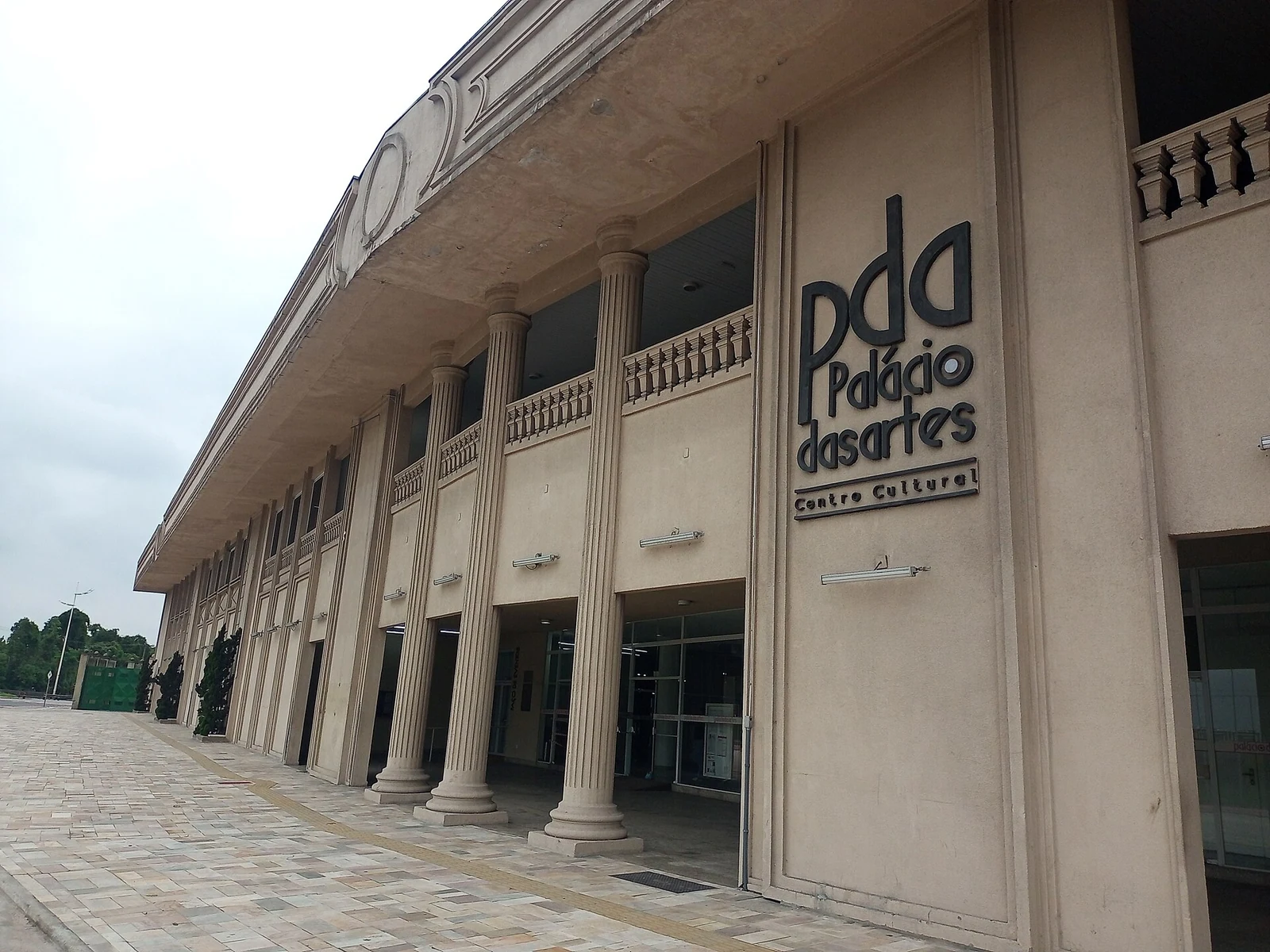 Facade of the Palácio das Artes, the cultural center of Praia Grande